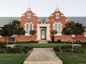 The Benev - Wellness Accommodation and Spa Beechworth