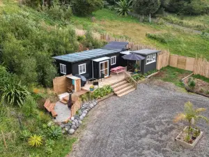 Kaitake Kabana - Unique, Off-Grid, Studio Retreat