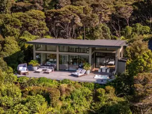 KAURI HILL ESTATE Luxe Mountain Retreat