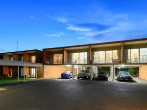 Court Street Motel