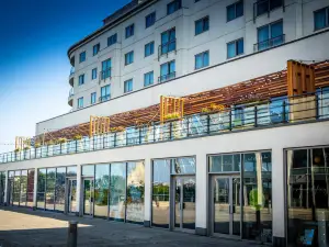 Waterfront Southport Hotel
