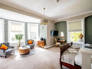 Woodland Manor Hotel