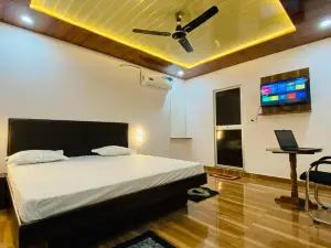 Royal Excellency Inn