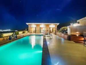 Mountainview Villa Suite in an 6-bedroom Villa