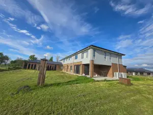 12 En-Suite Bedrooms in Cardigan - 15km from Ballarat Central Along Avenue of Honour