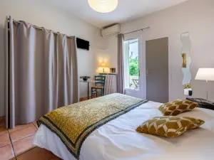 Au Saint Roch - Hôtel et Jardin