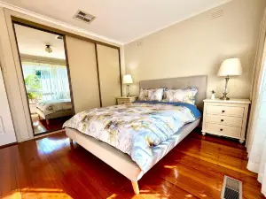 Cozy and Quiet Home in Doncaster, Close to Shops & Transport