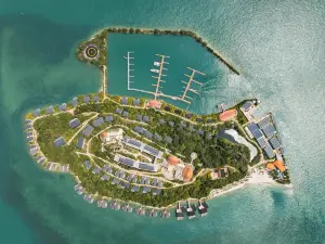 Riahi Villas by Swiss-Belhotel, Nirup Island