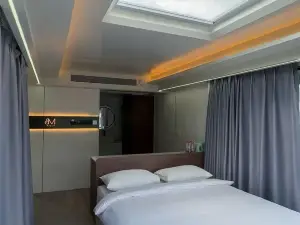 M VILLA AEK NATIO