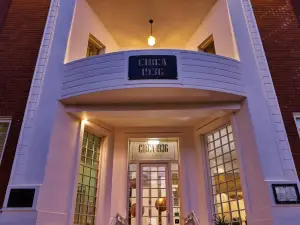 Circa 1936 Art Hotel
