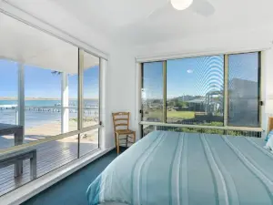 Beladura - 35 Goolwa Channel Drive Hindmarsh Island - Linen Included