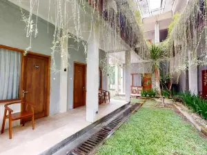 Dea Lokha Hotel