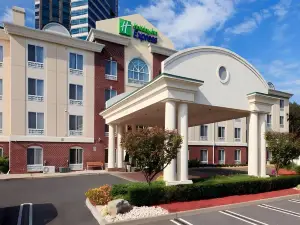 Holiday Inn Express & Suites TOWER CENTER NEW BRUNSWICK by IHG