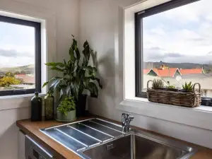 Apartment 2 - Haddin Court - Stunning Executive