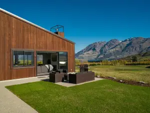 A Remarkable Stay - Jack's Point Holiday Home