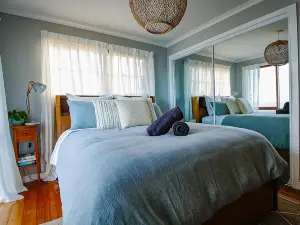 Waterfront - Bluff Beach House, Park Beach