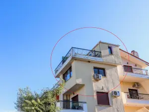 Studio Acropolis Serres Next to Center