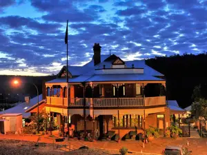 Mundaring Weir Hotel