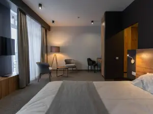 Roomi Hotel