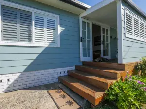 Bungalow Blue - 8 Illawong Lane
