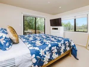 Tranquil Countryside Retreat with Modern Amenities