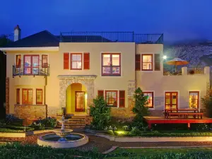 Lavender Manor Guest Lodge