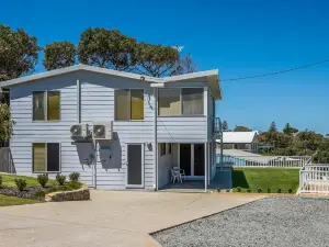 Seaclusion Cottage - Modern renovated beach house
