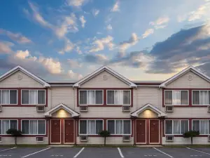 Travelodge by Wyndham Drummondville