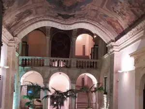 I 13 卡瓦列利旅館