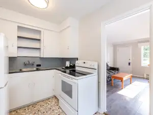 2400 Motel, Vancouver