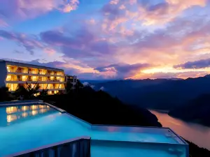 Yunhujing Cliff Resort Hotel