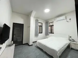 Xinxiang Riverside Homestay