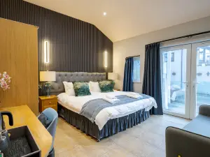 Waterhead Retreat - Ground Floor, Private Entrance, Parking and Light Breakfast