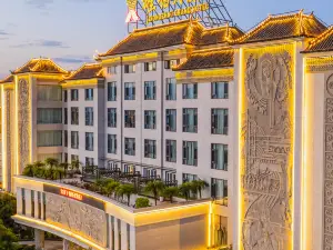 Xiongzhao Hotel (Dali Lushan Ancient City High-speed Railway Station)