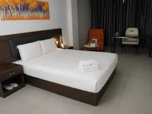 LUNA HOTEL (FORMERLY GUANGDONG HOTEL )