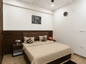 Golden Hours - Cozy Stay in Tapovan Rishikesh