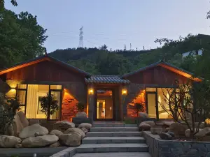 饒氏荘園・野奢な半山リゾート（武当山風景区進山門口）