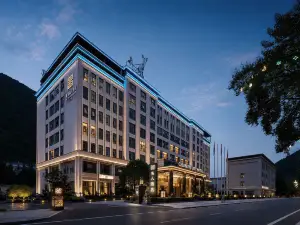 Royale Celebrity Hotel