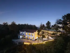 Jiuhuashan Zuiyunjian Homestay (On the Jiuhua Mountain)