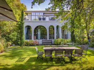 Bagatelle Gardenhouse