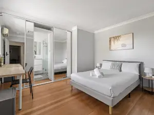 Light & Simple Rooms in Convenient Peakhurst Location