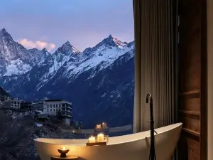 Yanlan Xue Xiu · Snow - domain Secret - land Homestay (Siguniang Mountain Scenic Area Store)