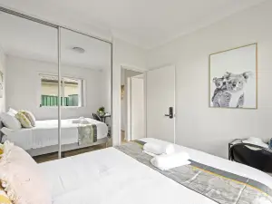 Private Rooms – Easy Access to Shops & Transport