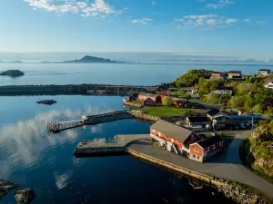Astra Whale - Waterfront Boutique Hostel in Lofoten