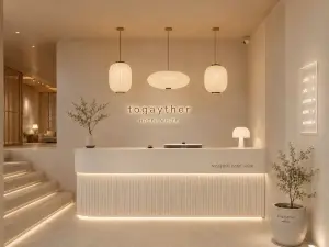 Togayther Hotel White