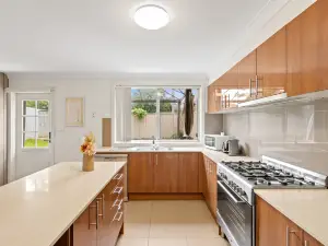 Comfortable Private Rooms – Steps from Train Station