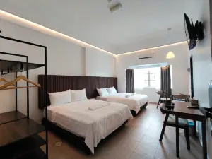 New Hilltowne Hotel