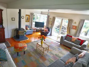 Magpie Cottage - Homestay B&B