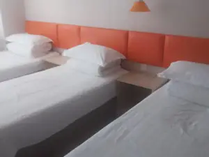 Kangping Yijia Express Inn