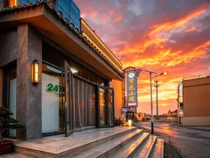 Colorful Danxia Flower House Hotel